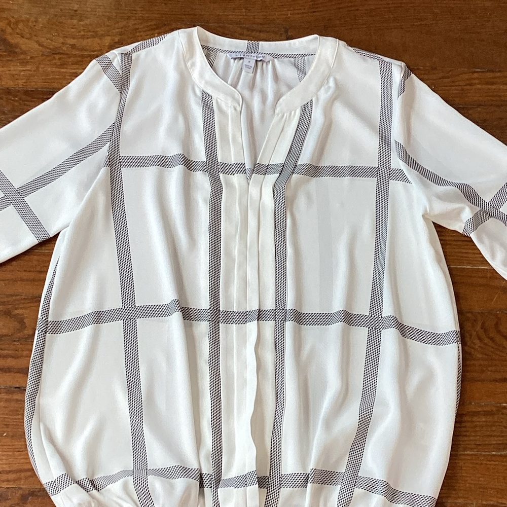 41 Hawthorn White and Black Boxy Blouse with Mandarin Collar - Picture 7 of 11